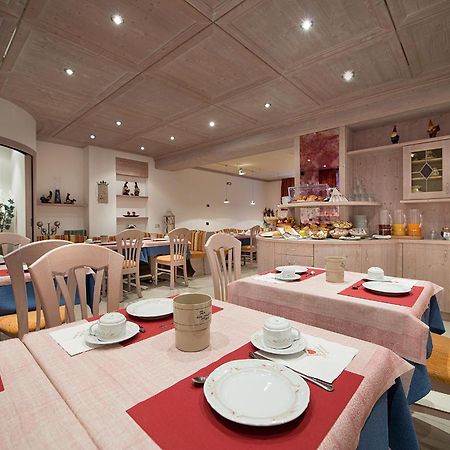 Garni Oasi Hotel Livigno Exterior photo