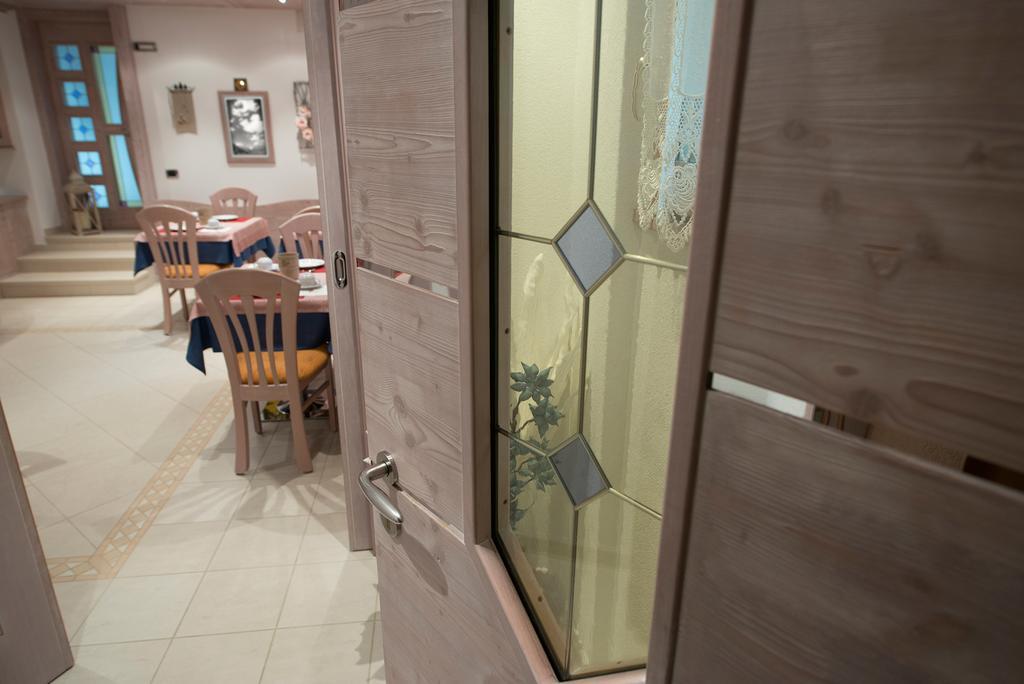 Garni Oasi Hotel Livigno Exterior photo
