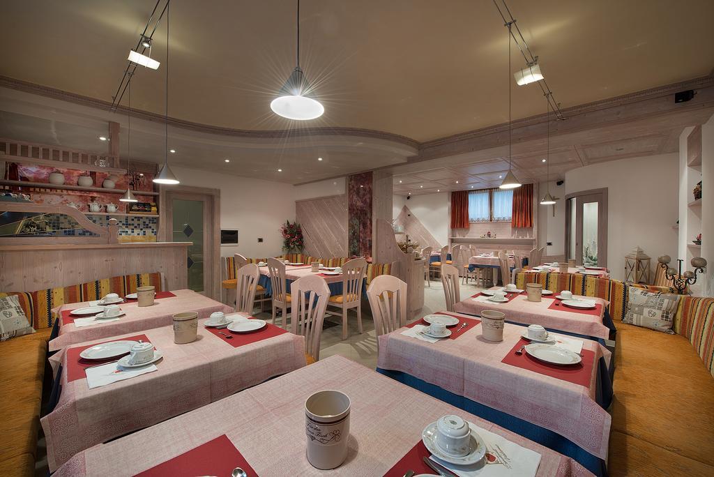 Garni Oasi Hotel Livigno Exterior photo