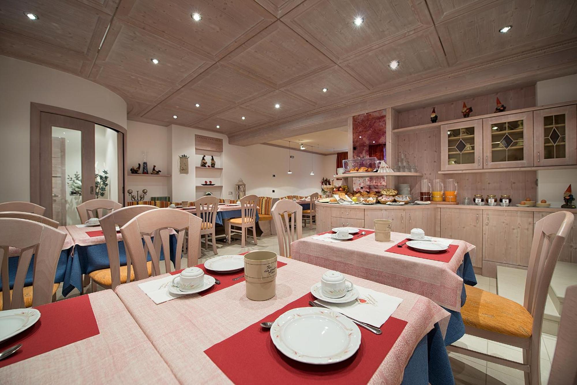 Garni Oasi Hotel Livigno Exterior photo