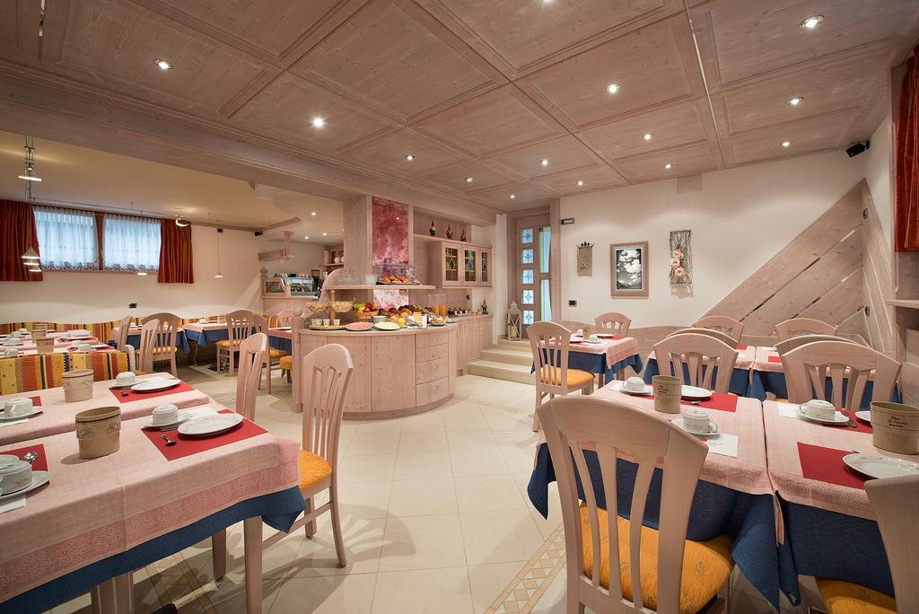 Garni Oasi Hotel Livigno Exterior photo