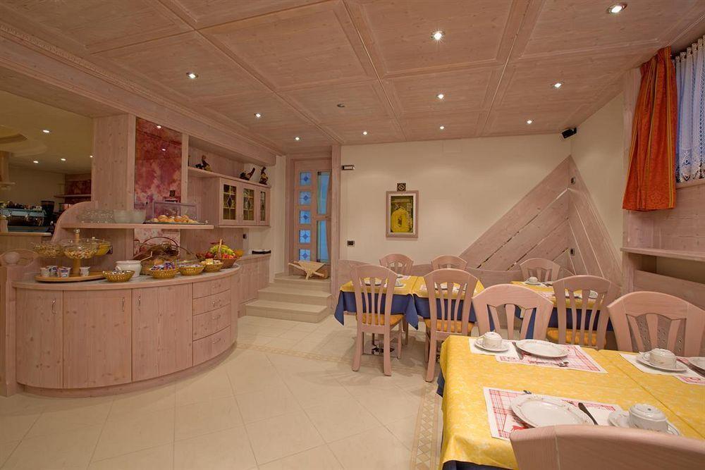 Garni Oasi Hotel Livigno Exterior photo